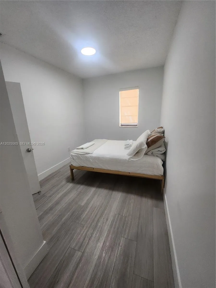 2700 Collins Ave # 302, Miami Beach FL 33140