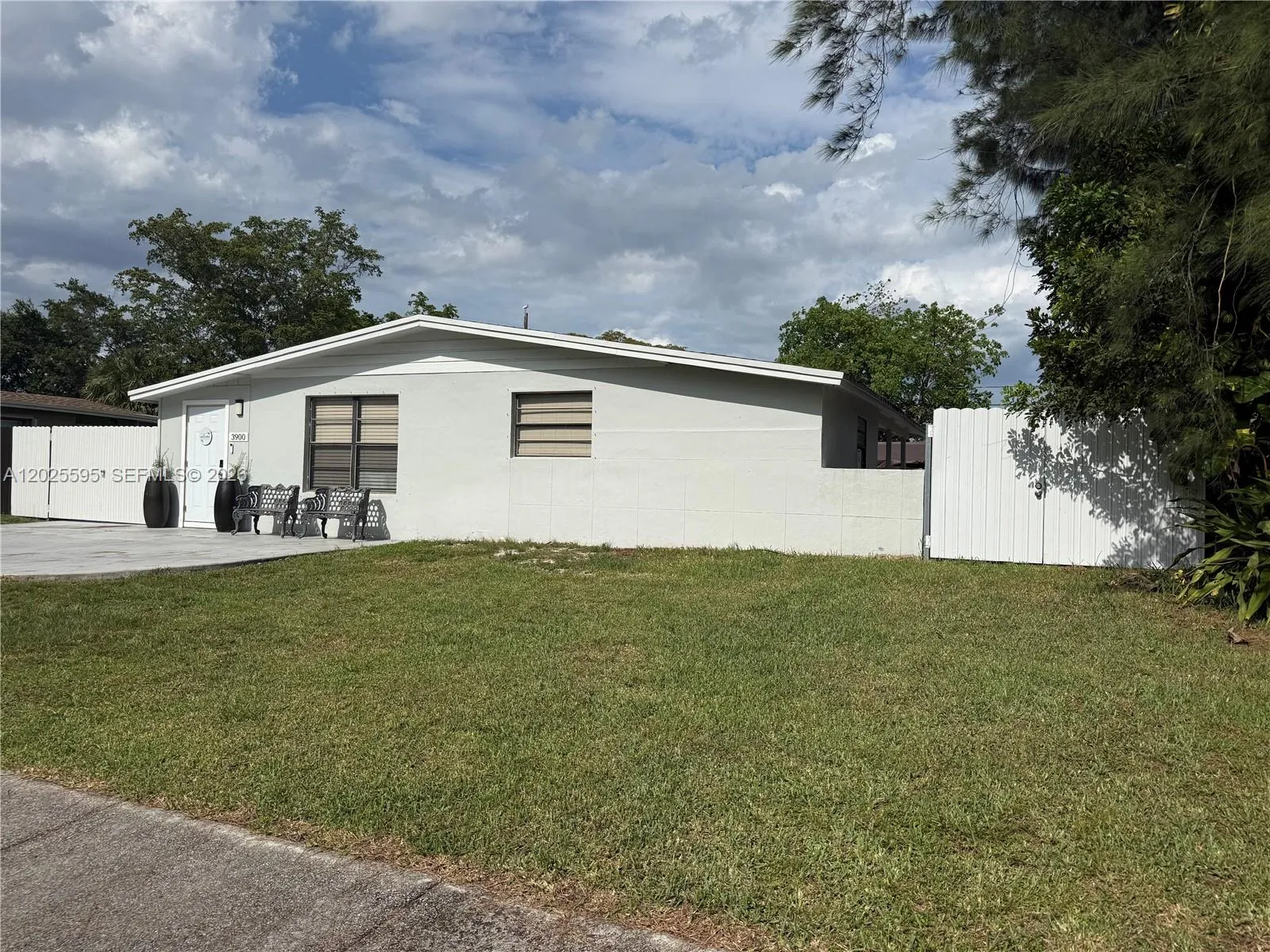 3900 SW 60th Ave, Davie FL 33314
