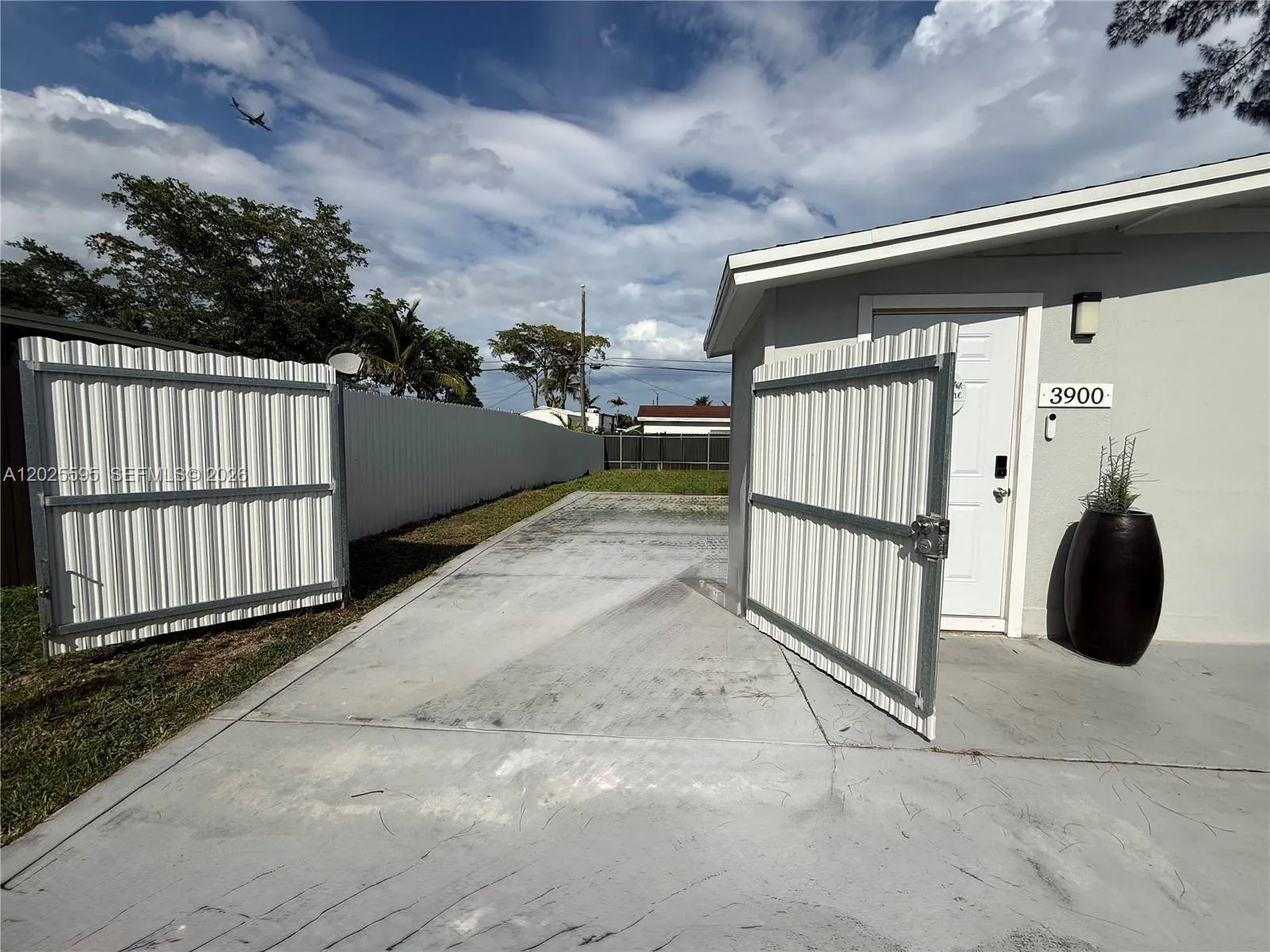 3900 SW 60th Ave, Davie FL 33314
