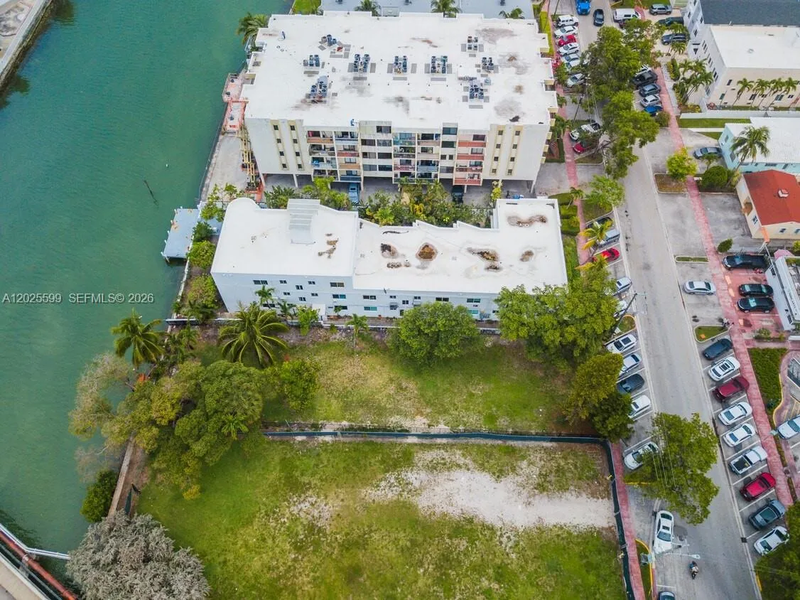 6949 Bay Dr, Miami Beach FL 33141