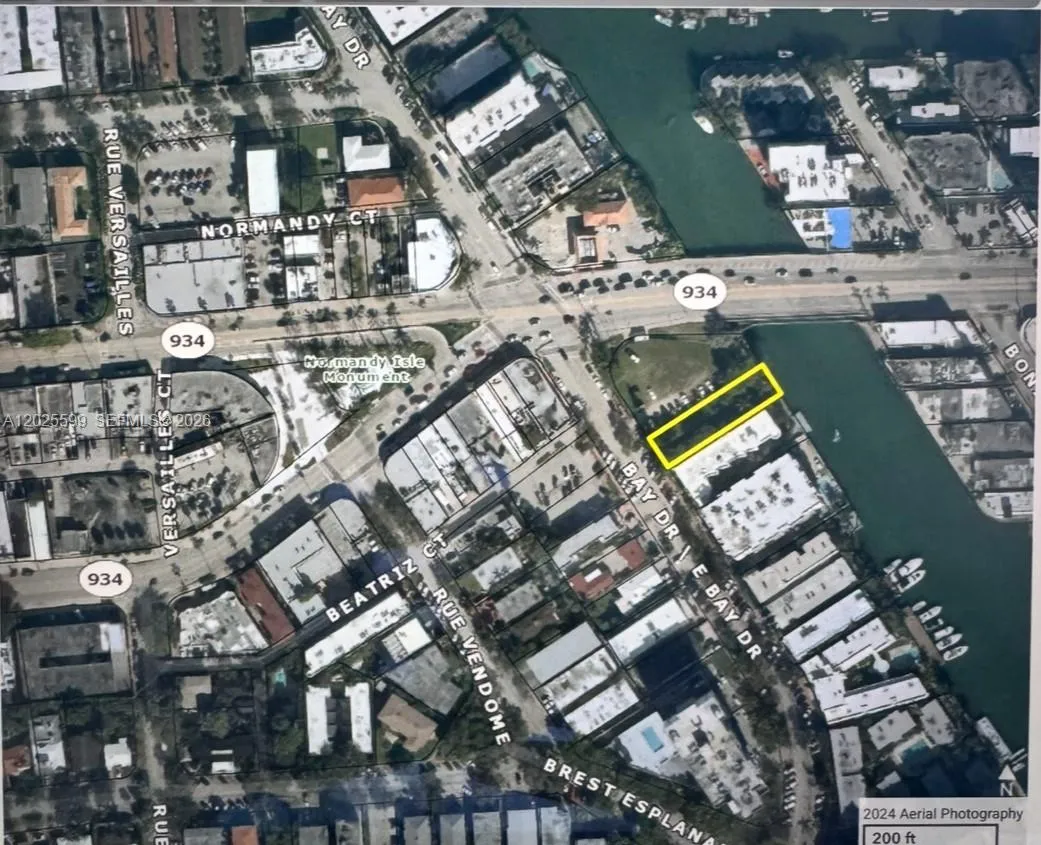 6949 Bay Dr, Miami Beach FL 33141