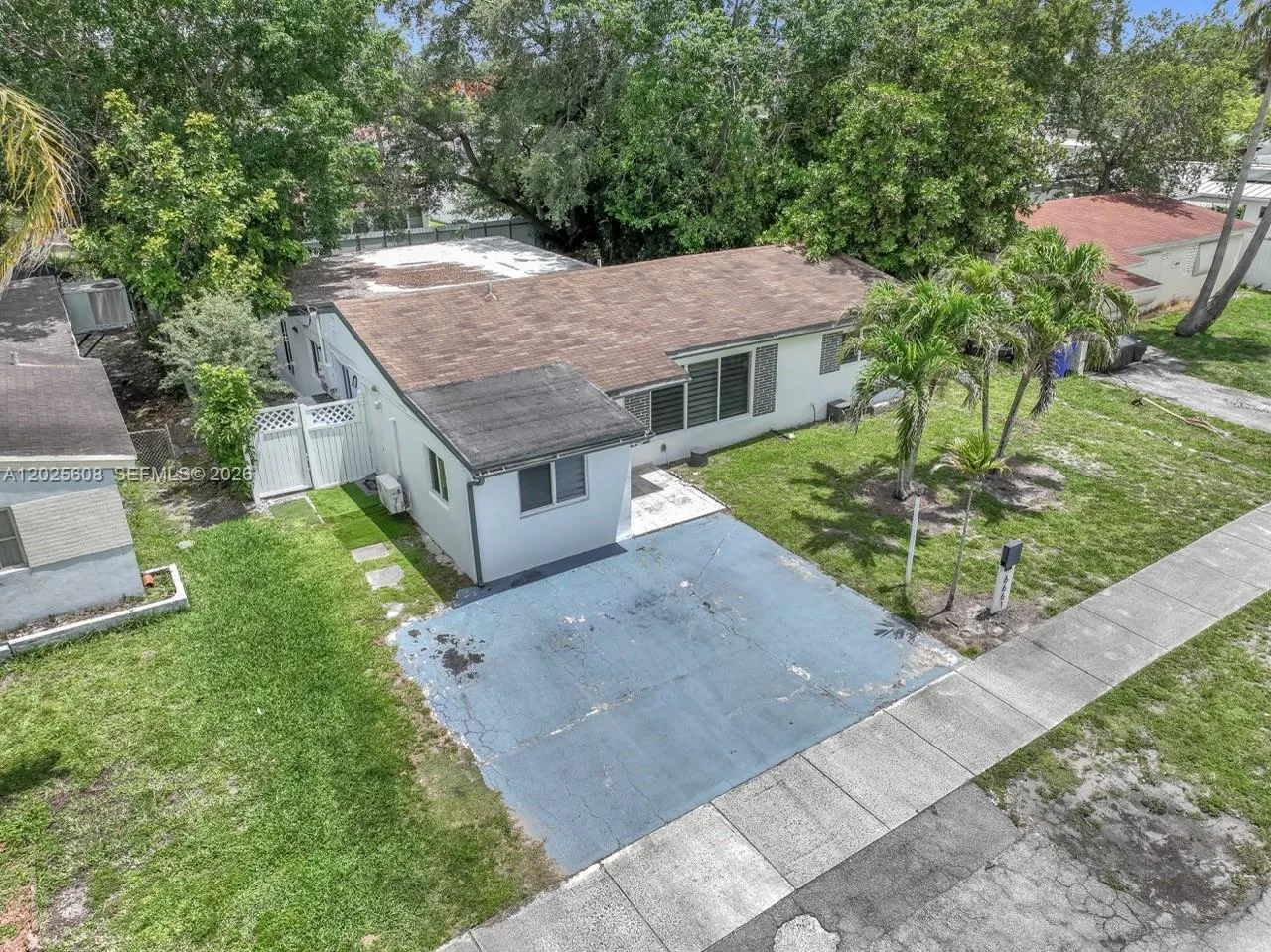 6661 Douglas St, Hollywood FL 33024
