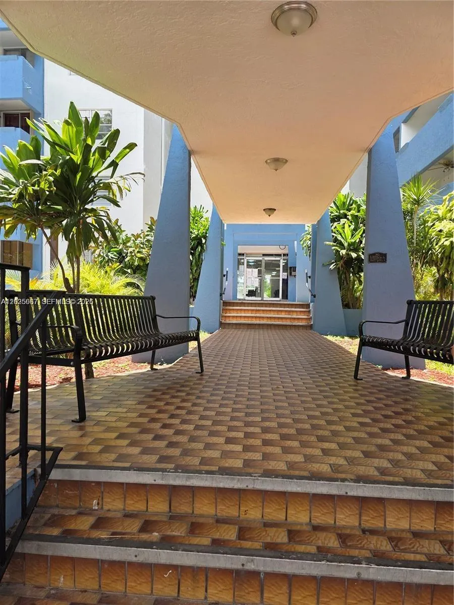 5050 NW 7th St # 610, Miami FL 33126