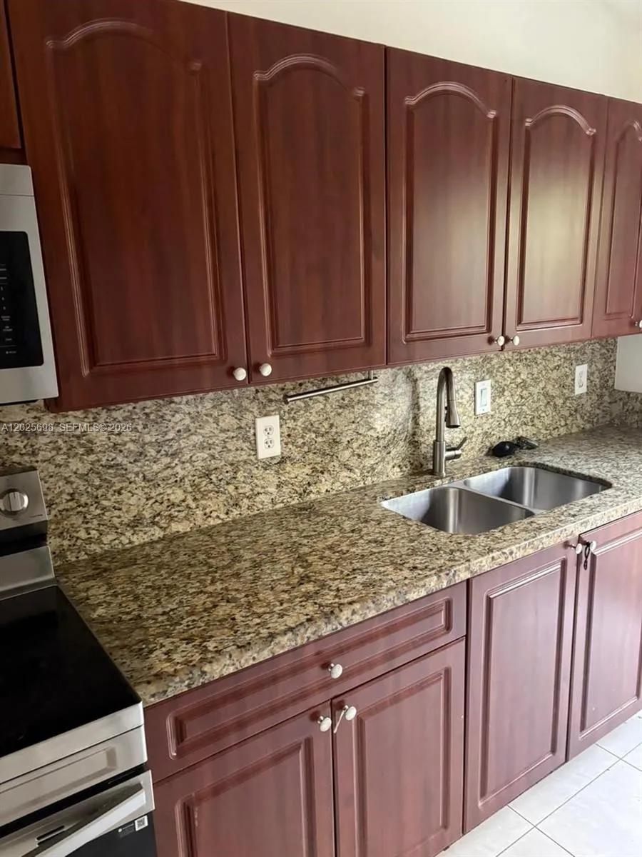 117 SE 3rd Ave # 7, Hallandale Beach FL 33009