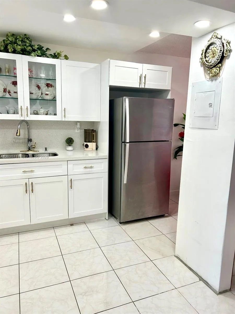 9081 Sunrise Lakes Blvd # 113, Sunrise FL 33322