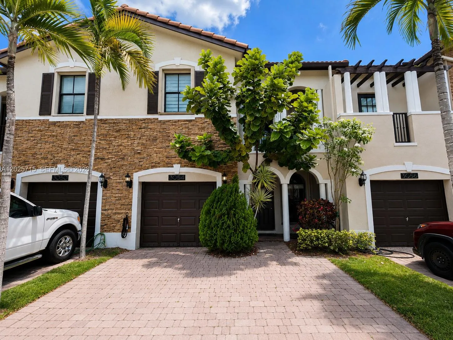 3054 NW 103rd Path, Doral FL 33172