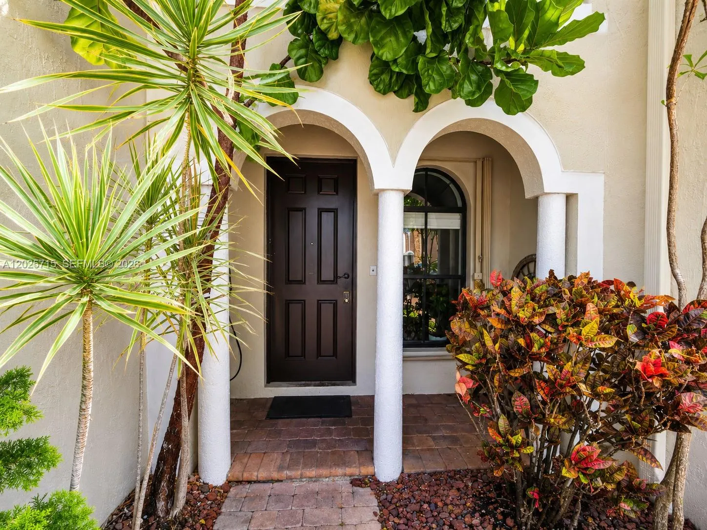 3054 NW 103rd Path, Doral FL 33172