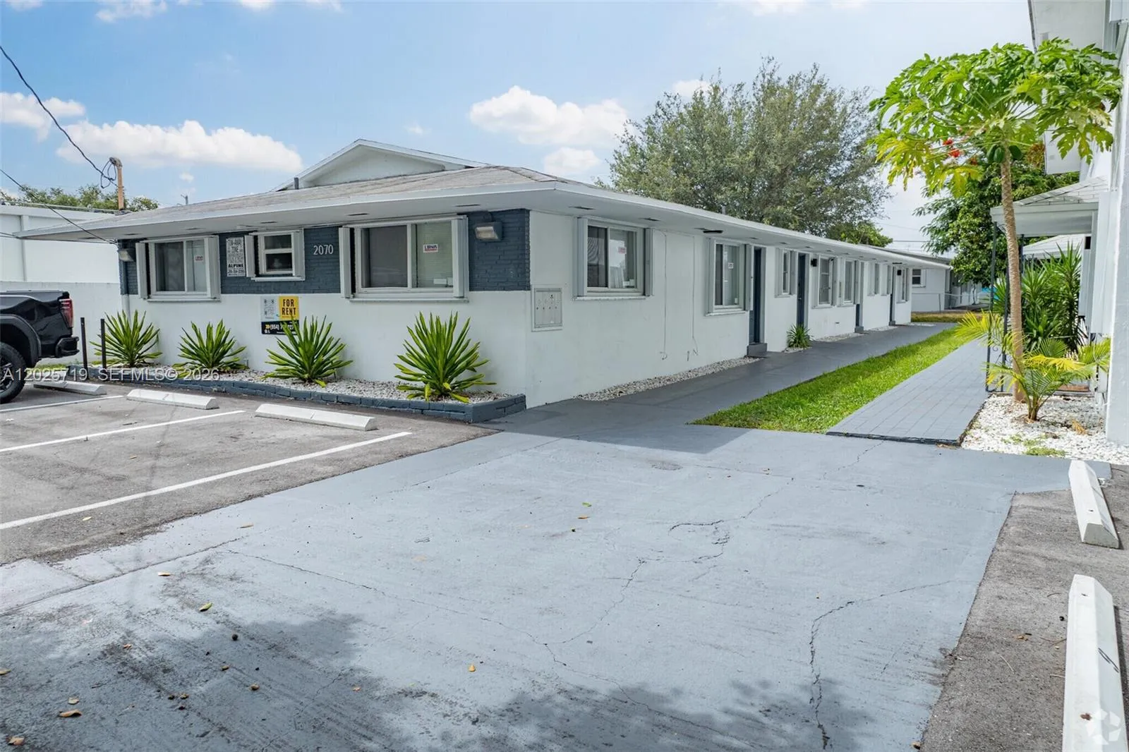 2070 NE 162ND ST # 4, North Miami Beach FL 33162