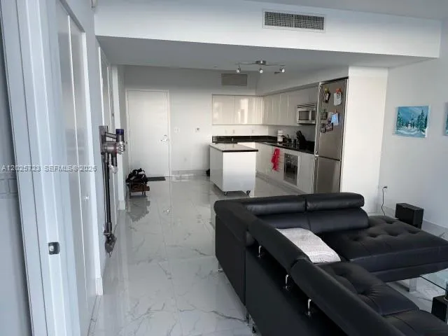 92 SW 3rd St # 2109, Miami FL 33130