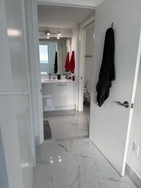 92 SW 3rd St # 2109, Miami FL 33130