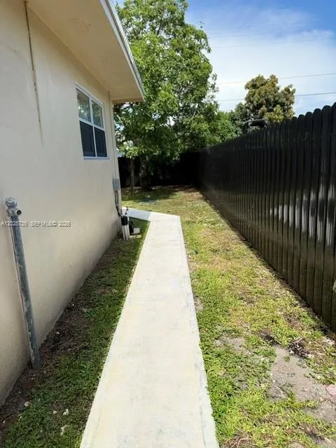 19521 NW 1st Ct, Miami Gardens FL 33169