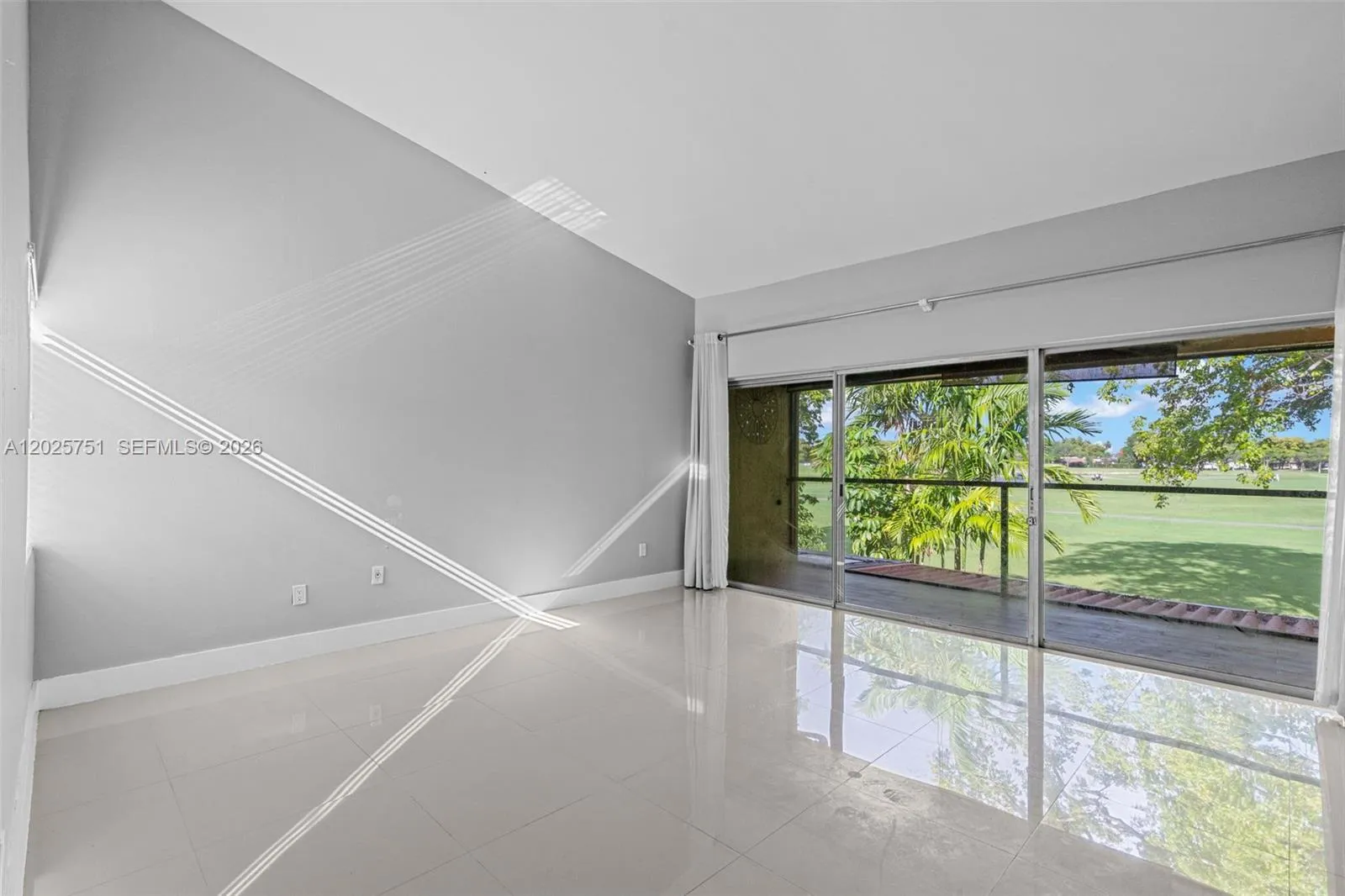14357 Kendale Lakes Cir, Miami FL 33183