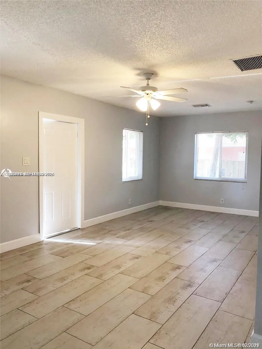 1235 NE 3rd Ave # 1, Fort Lauderdale FL 33304