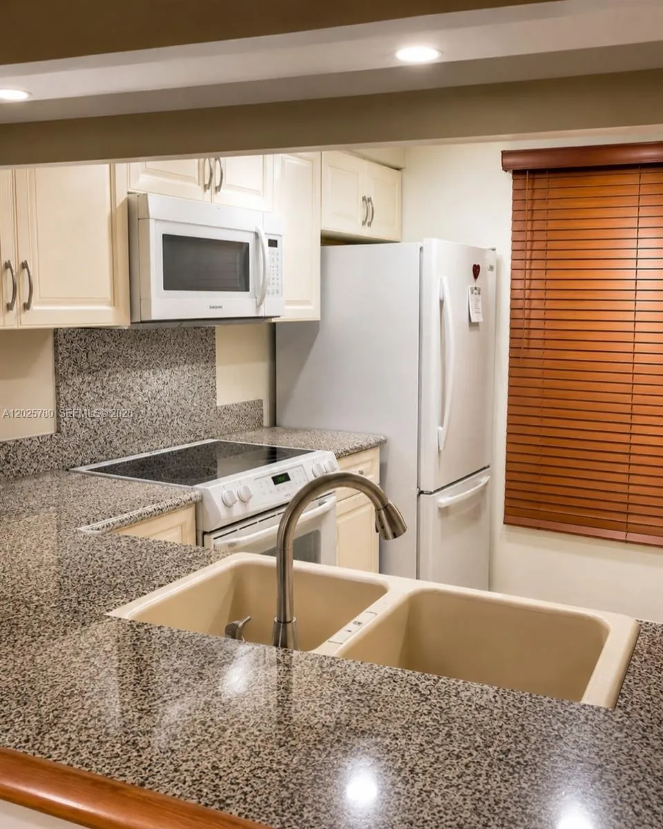 3082 S Oakland Forest Dr # 1301, Oakland Park FL 33309