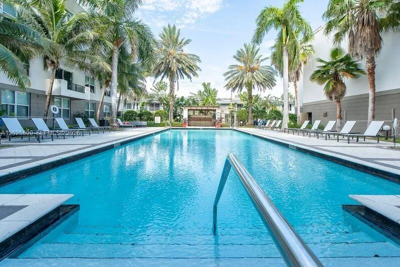 2421 NE 65th St # 408, Fort Lauderdale FL 33308