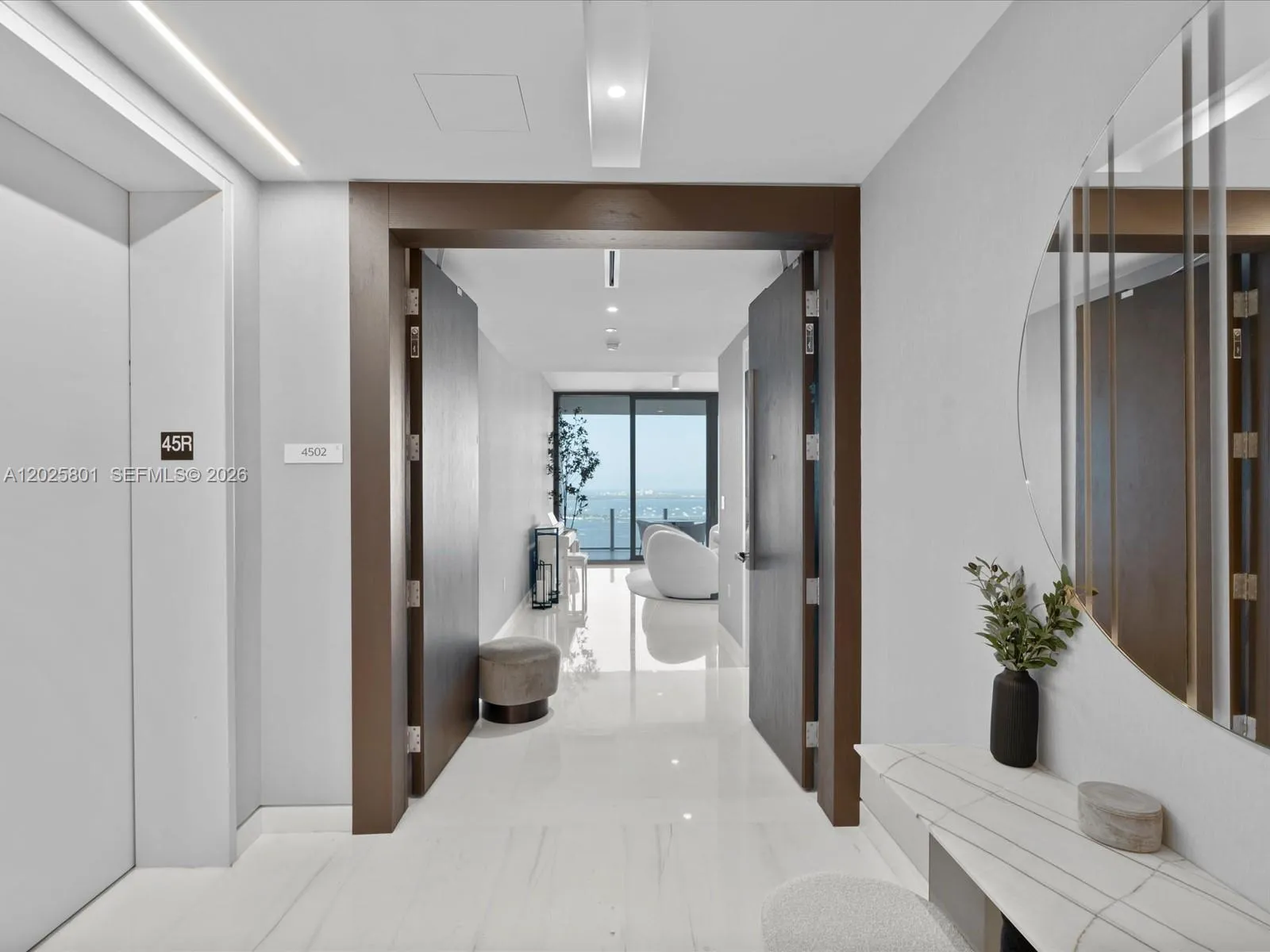 300 Biscayne Boulevard Way # 4502E, Miami FL 33131