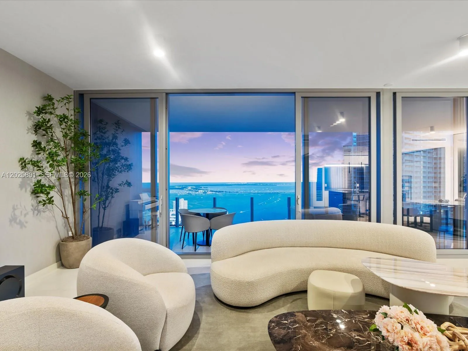 300 Biscayne Boulevard Way # 4502E, Miami FL 33131