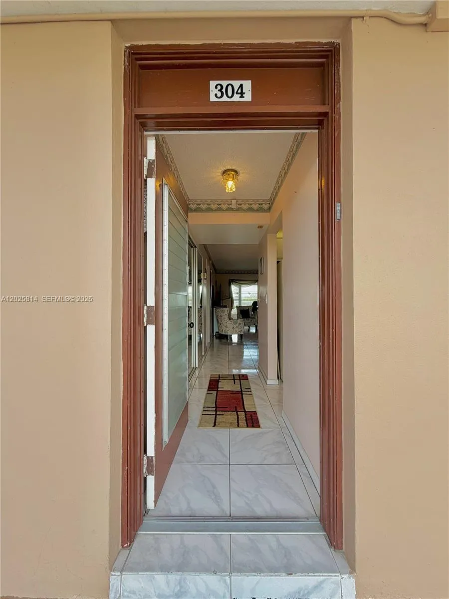 2901 NW 46th Ave # 304, Lauderdale Lakes FL 33313