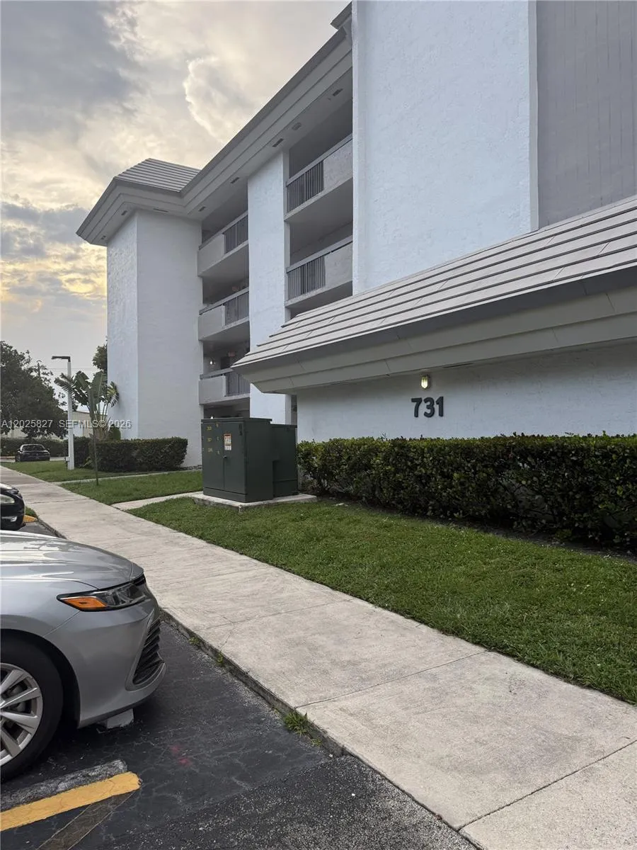 731 N Pine Island Rd # 401, Plantation FL 33324