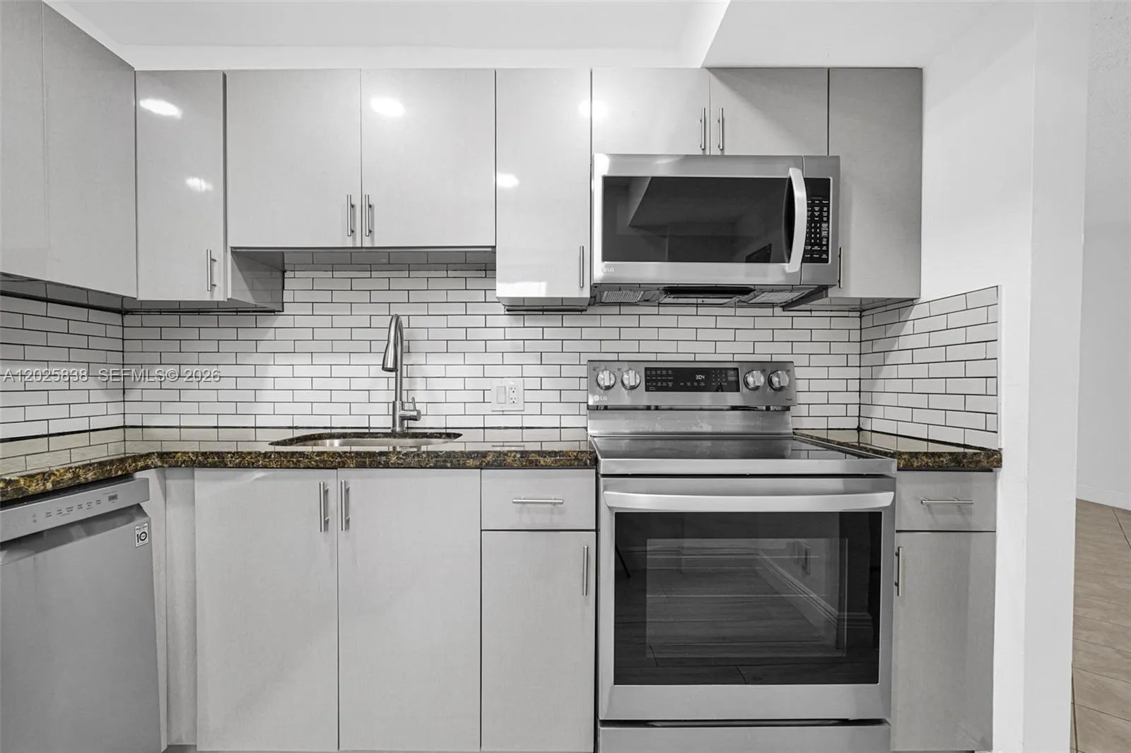 3401 N Country Club Dr # 307, Aventura FL 33180