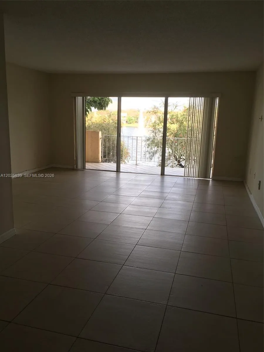 9351 FONTAINEBLEAU BL # B214, Miami FL 33172
