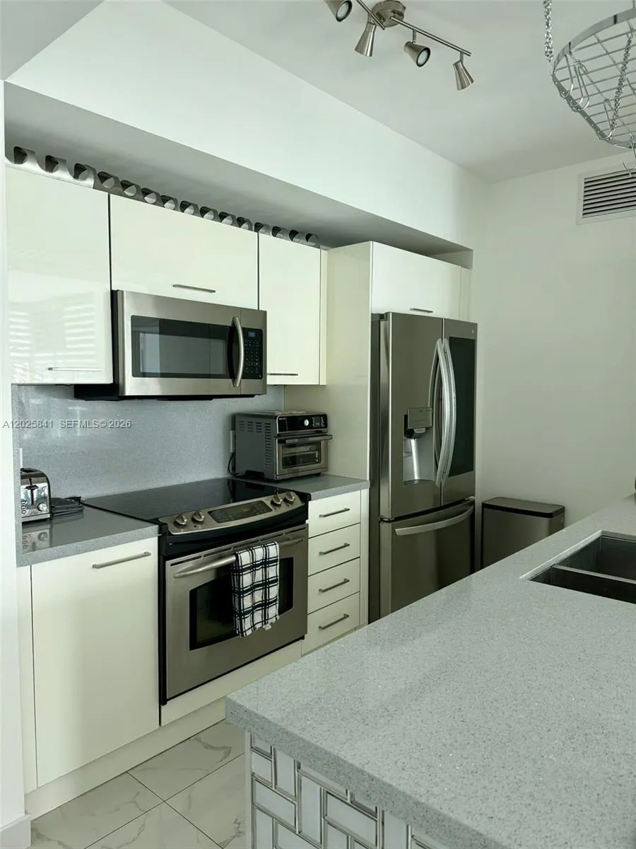 951 Brickell Ave # 2810, Miami FL 33131