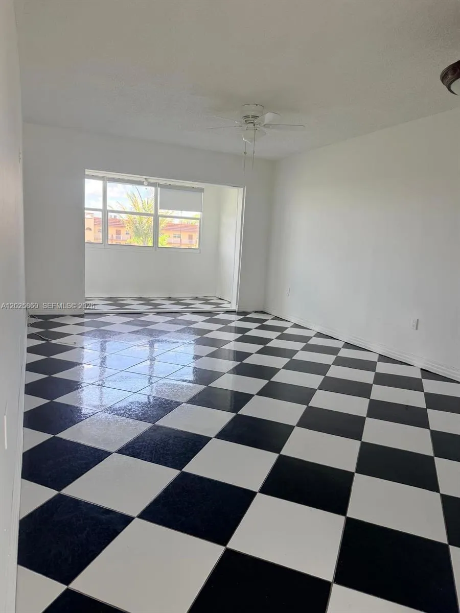 8595 Sunrise Lakes Blvd # 307, Sunrise FL 33322