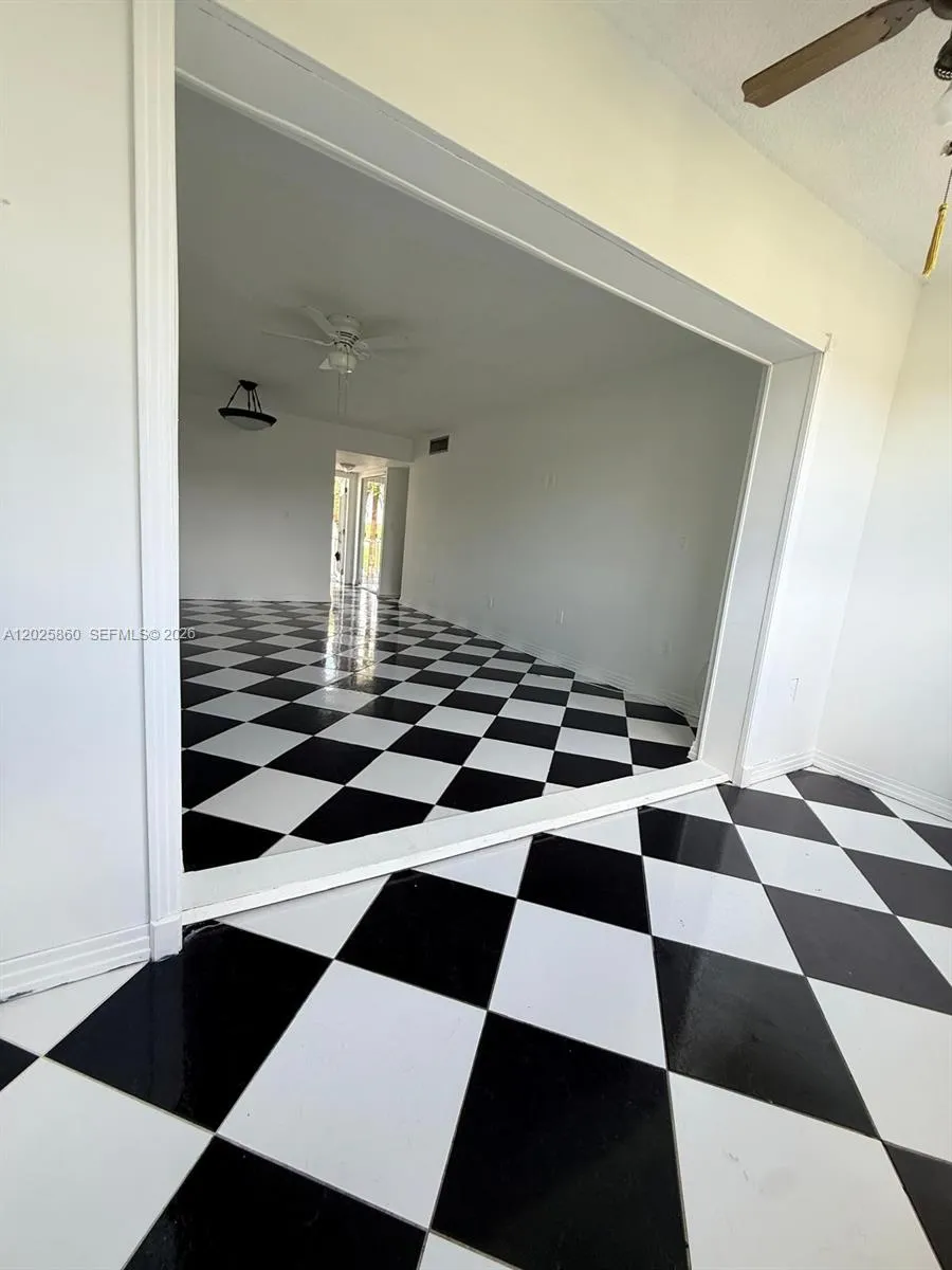 8595 Sunrise Lakes Blvd # 307, Sunrise FL 33322