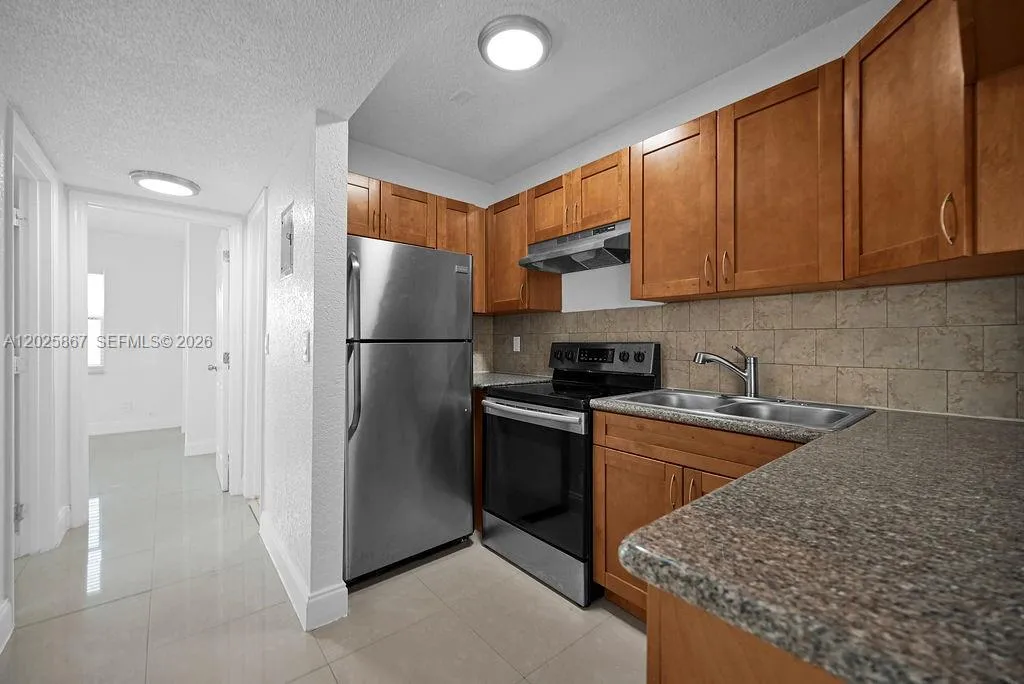 6891 SW 7th St, Margate FL 33068