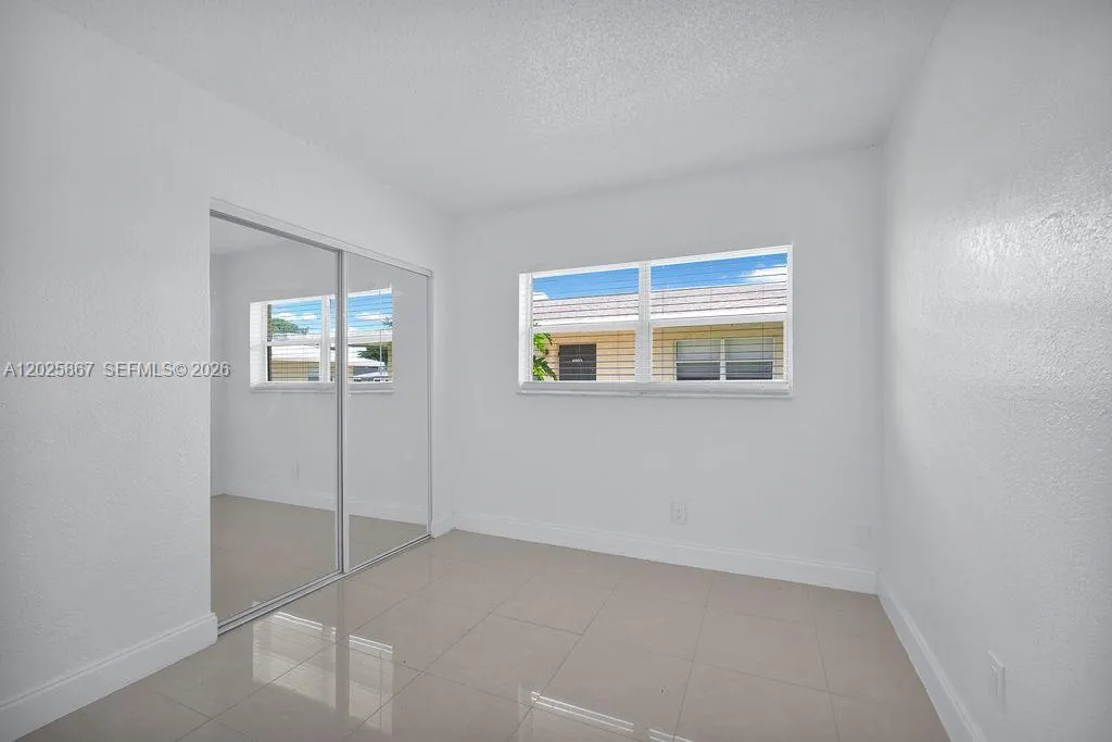 6891 SW 7th St, Margate FL 33068