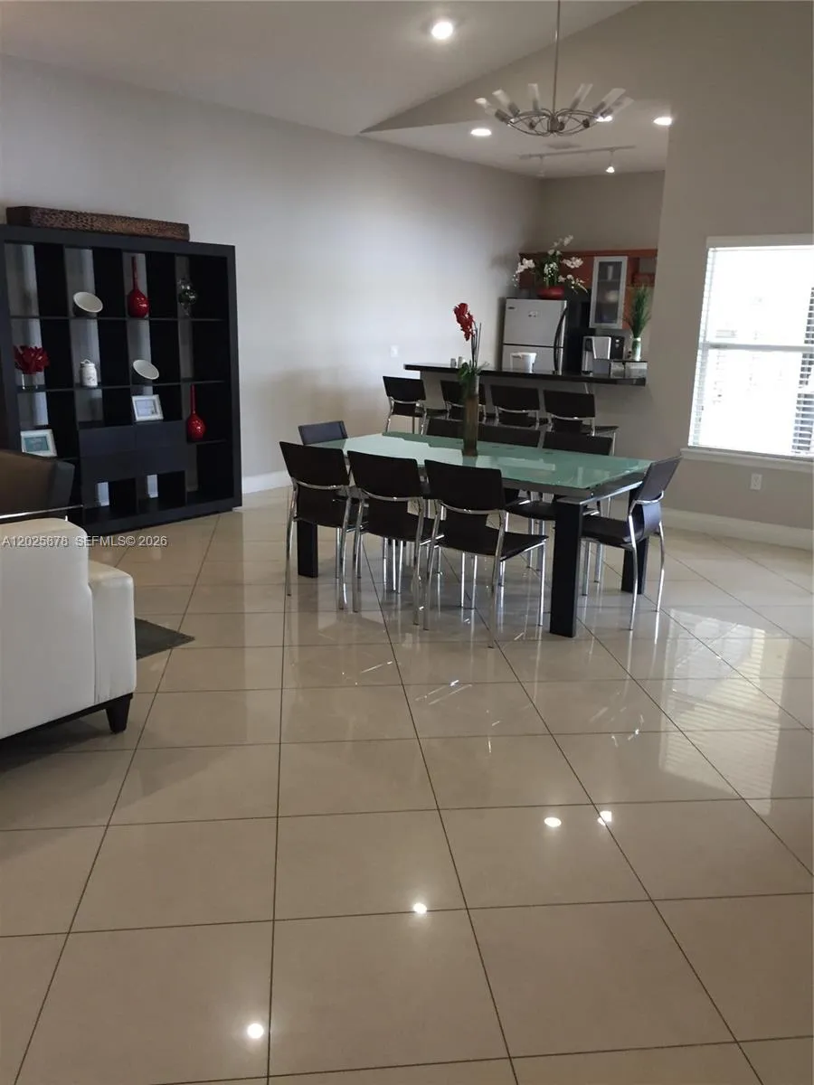 12870 Vista Isles Dr # 517, Plantation FL 33325