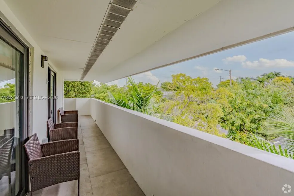 800 S Dixie Hwy 204 Hwy # 204, Coral Gables FL 33146