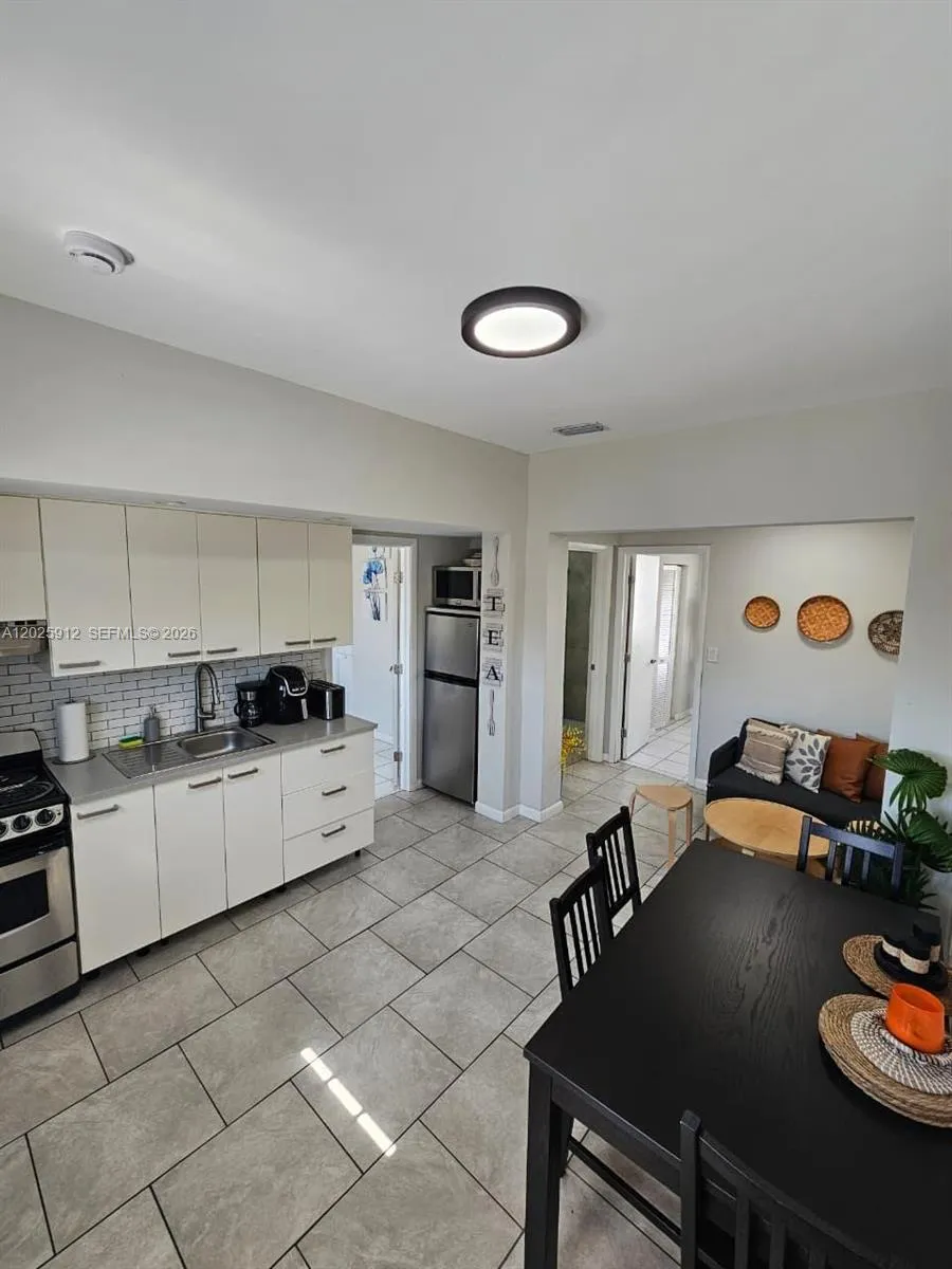 2224 SW 11th St # 3, Miami FL 33135