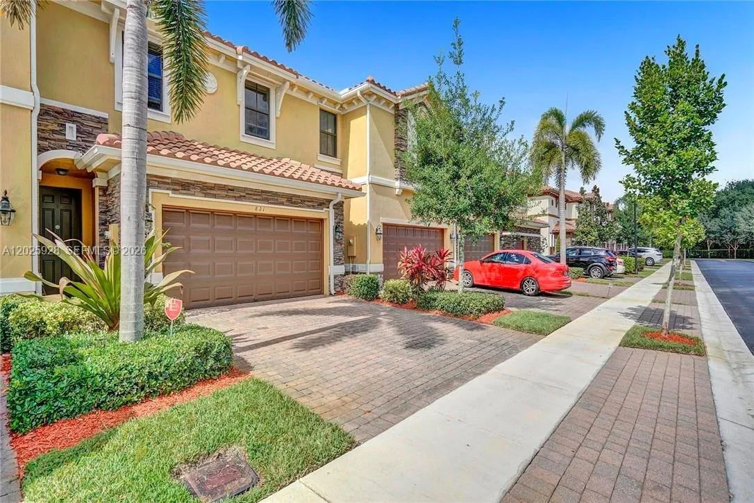 821 E Village Cir # 821, Davie FL 33325