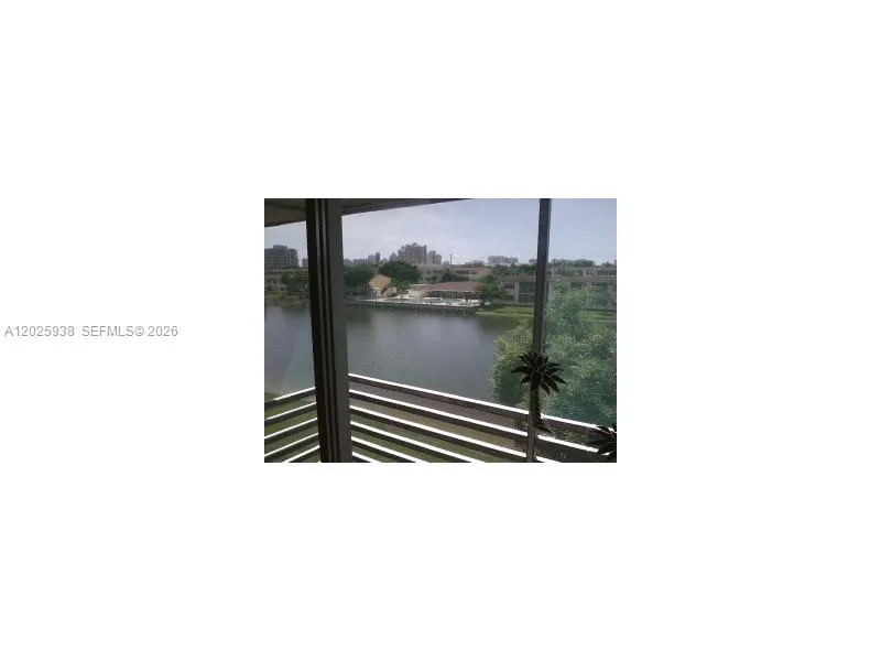 2880 NE 203rd St # B25, Aventura FL 33180