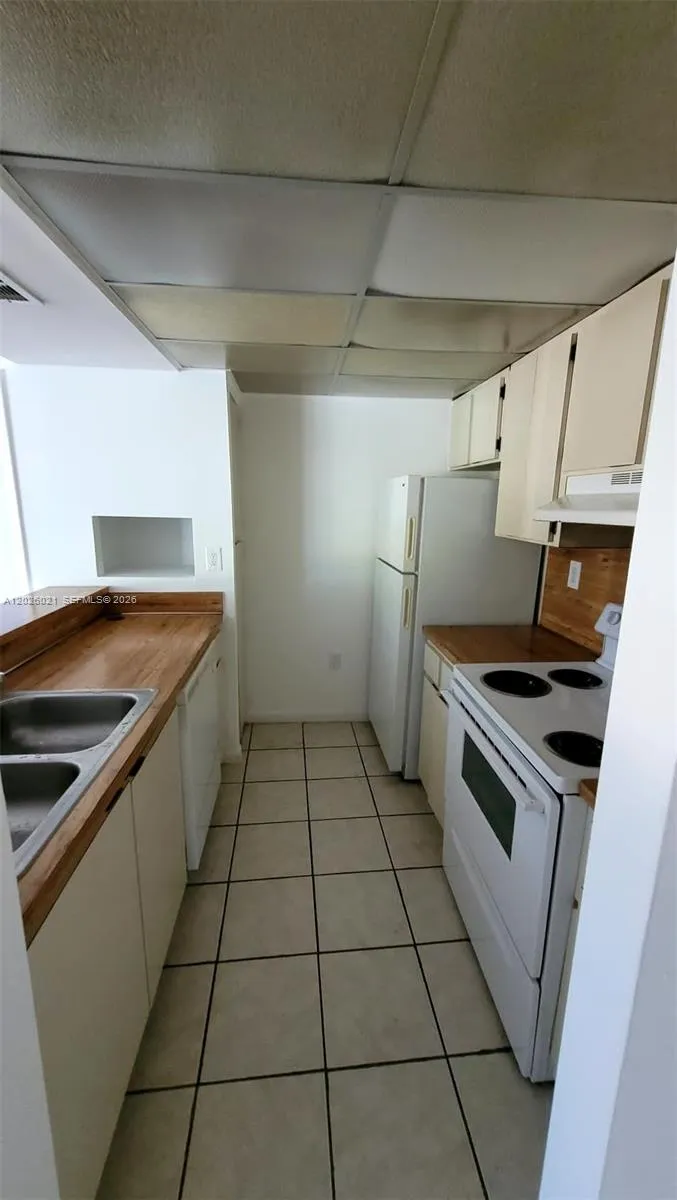6995 NW 186th St # E301, Hialeah FL 33015