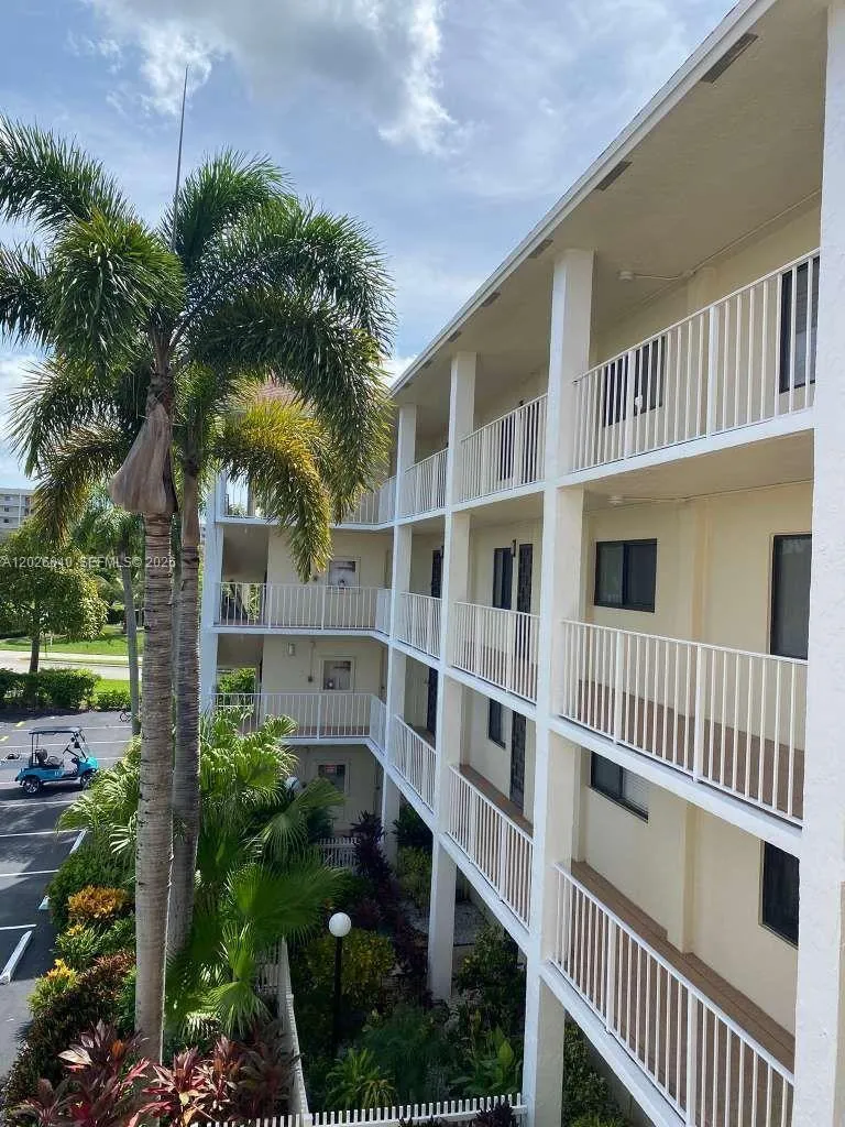 7350 Kinghurst Dr # 305, Delray Beach FL 33446