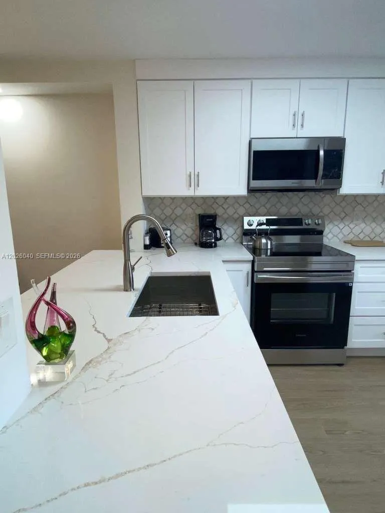 7350 Kinghurst Dr # 305, Delray Beach FL 33446