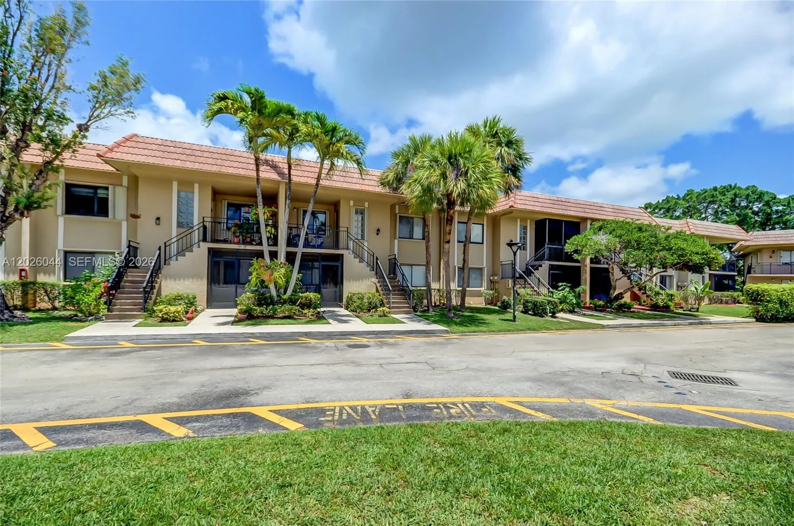 302 Lakeview Dr # 105, Weston FL 33326