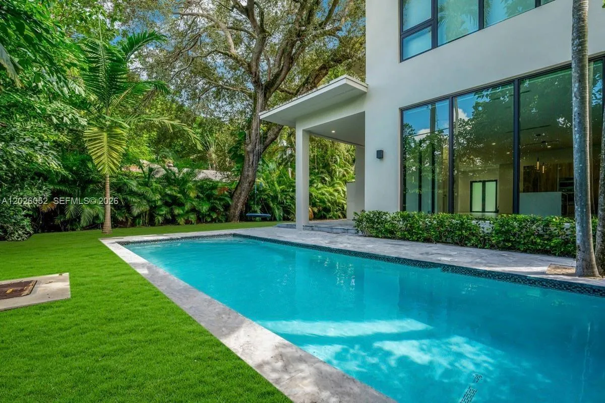 3741 Kumquat Ave, Miami FL 33133