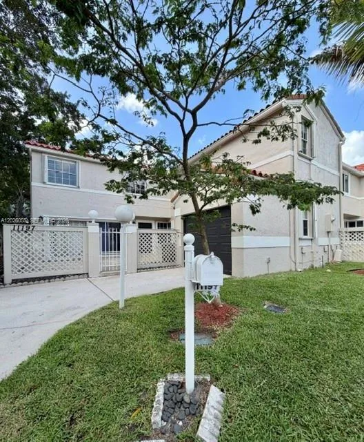 11197 Long Boat Dr, Cooper City FL 33026