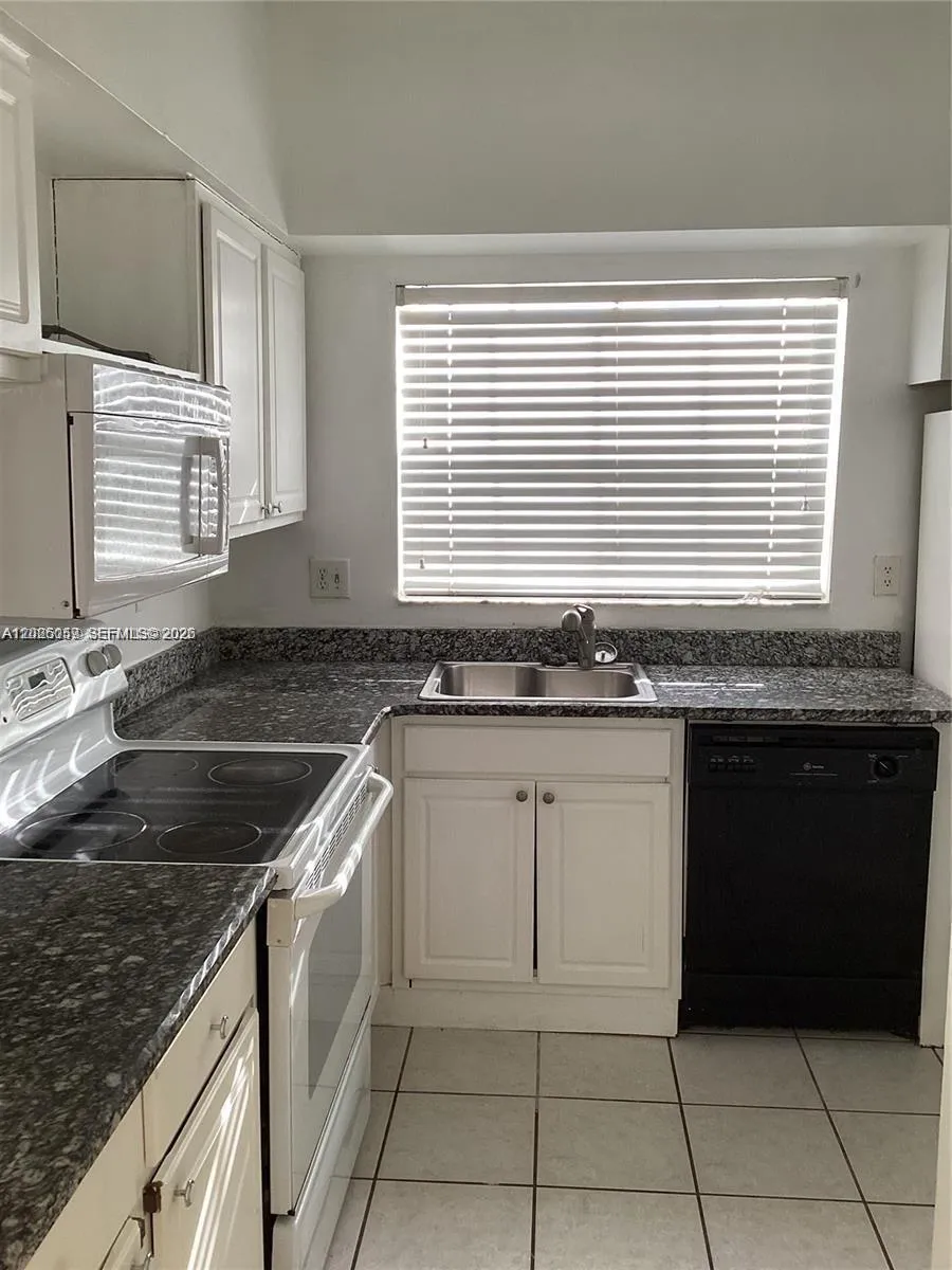 2391 NW 96th Ter # 19M, Pembroke Pines FL 33024