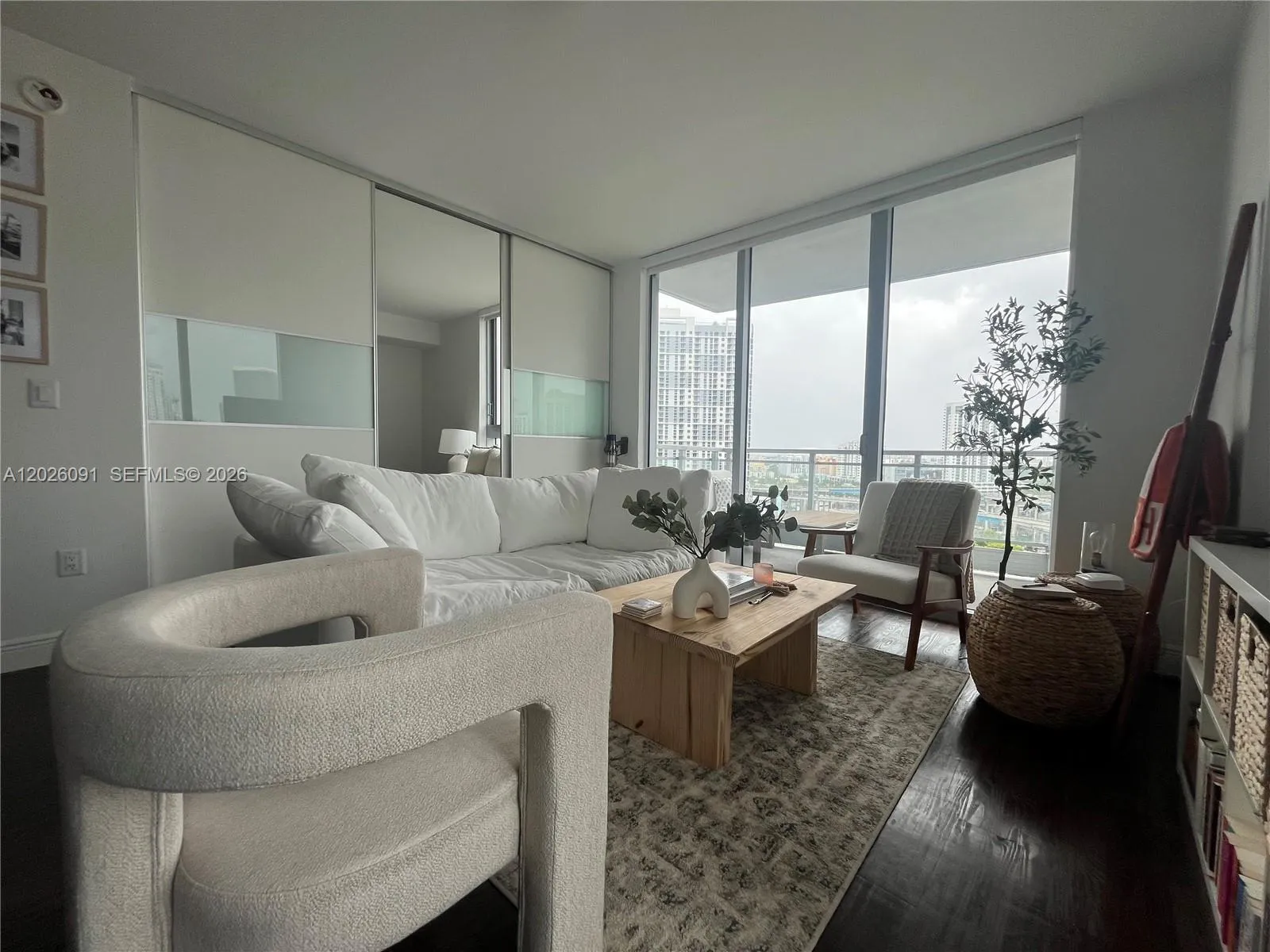 90 SW 3rd St # 1705, Miami FL 33130