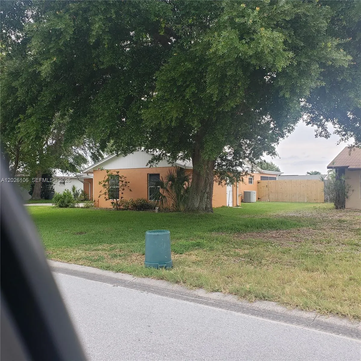 9051 SE Eagle Ave, Hobe Sound FL 33455