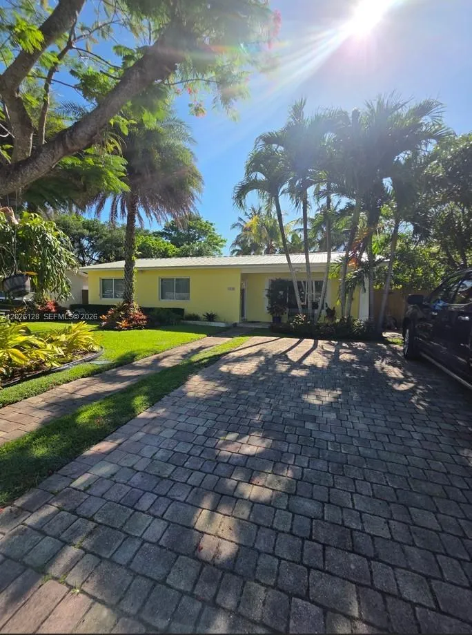 4 bedroom 2 bath for sale at 8040 SW 63rd Pl, Miami FL 33143