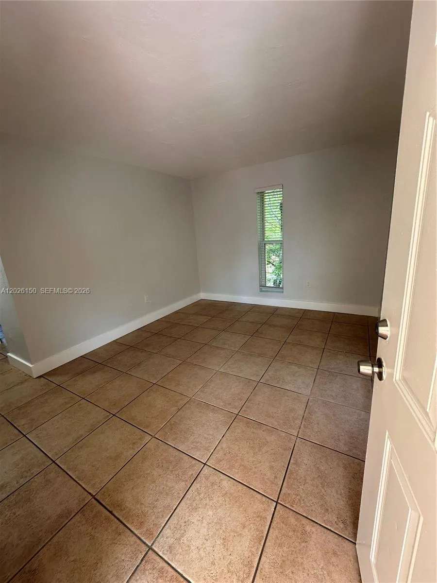 1208 Salzedo St # 18, Coral Gables FL 33134