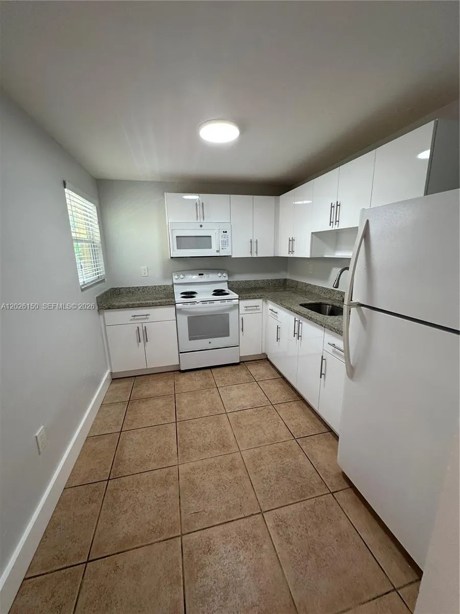 1208 Salzedo St # 18, Coral Gables FL 33134