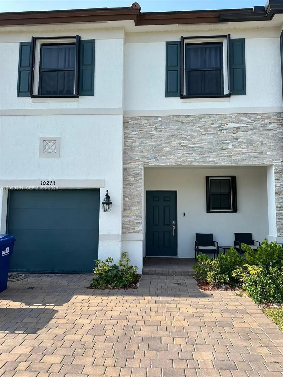3 bedroom 2 bath for sale at 10273 SW 231st Ln, Miami FL 33190