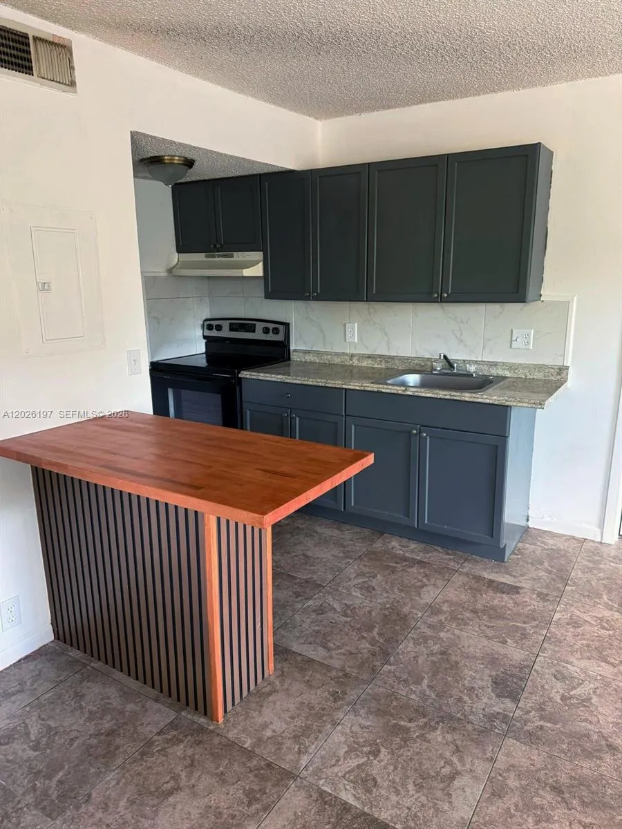 2070 NW 43rd Ter # 6, Lauderhill FL 33313