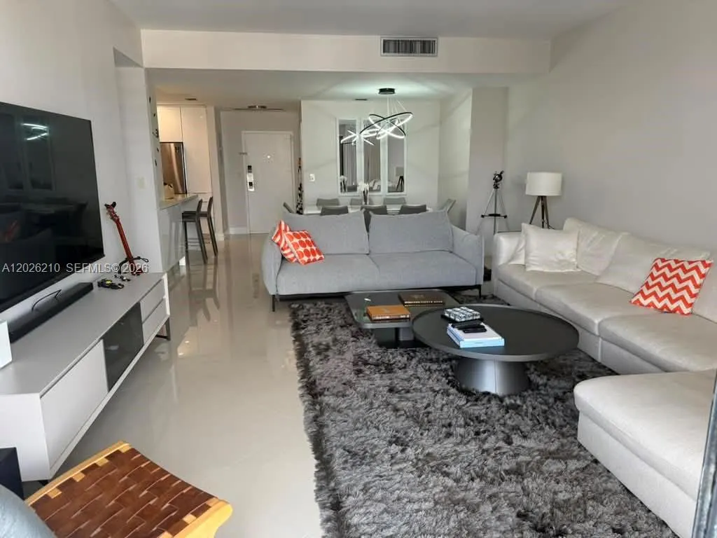 2500 Parkview Dr # 2518, Hallandale Beach FL 33009